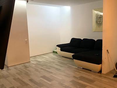 квартира по адресу Строителей ул., 13