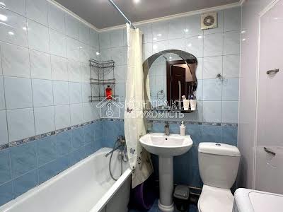 квартира за адресою Ньютона, 8