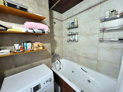 квартира за адресою Регенераторна вул., 4