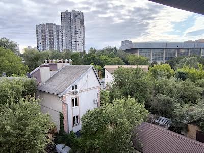 квартира за адресою Залізнична вул., 32