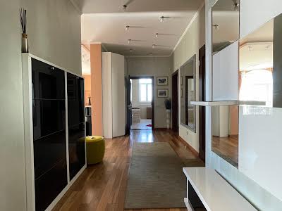 квартира за адресою Лабораторна вул., 8