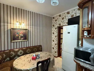 квартира за адресою Анни Ахматової вул., 7/15