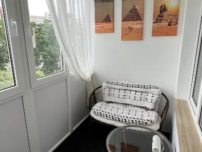 квартира за адресою Академіка Глушкова просп., 26