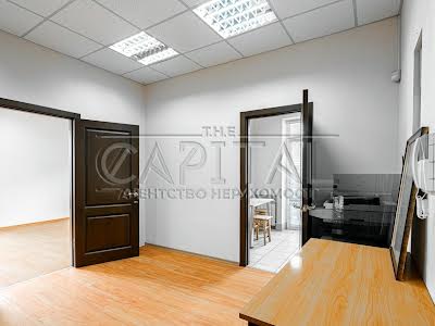 комерційна за адресою Оболонська вул., 21