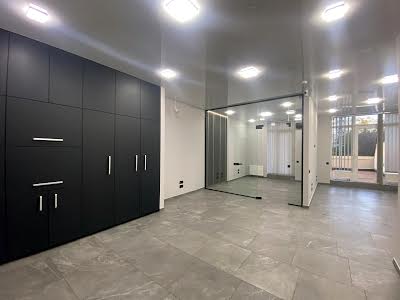 коммерческая по адресу Жилянская ул., 68