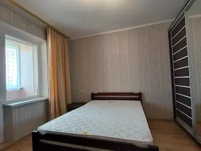 квартира за адресою Автозаводська вул., 81