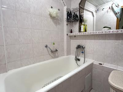 квартира за адресою Миколи Ушакова вул., 4