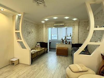 квартира за адресою Тополина вул., 18