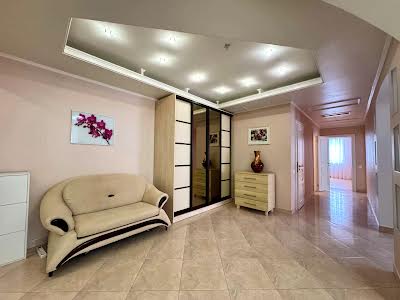 квартира за адресою Миколи Амосова вул., 4