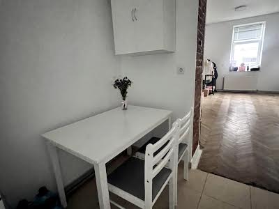 квартира за адресою Кутова вул., 8