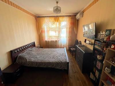 квартира по адресу Будівельників ул., 1
