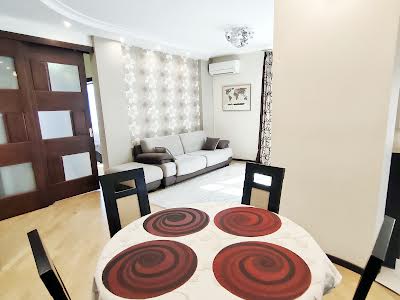 квартира за адресою Регенераторна вул., 4