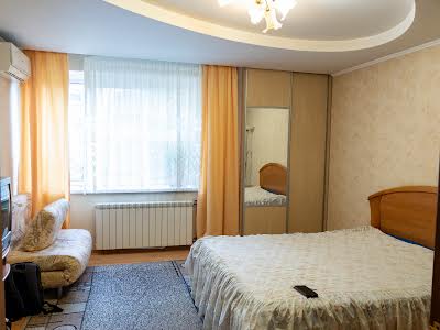 квартира за адресою Антоновича вул. (Горького), 90-92