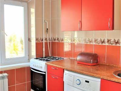 квартира за адресою Богатирська вул., 8