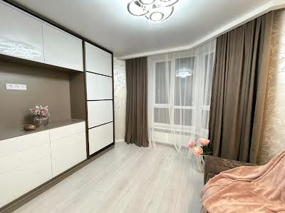 квартира по адресу Молодіжна ул., 4