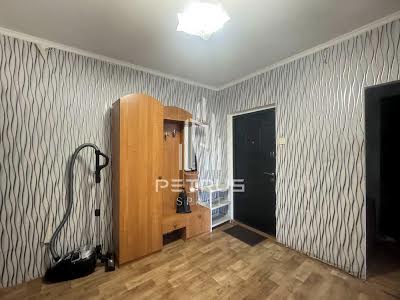 квартира за адресою Анни Ахматової вул., 16-Б