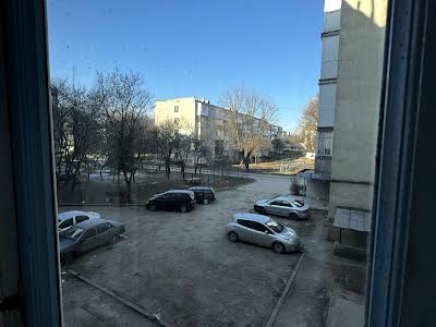 квартира за адресою Довженка вул., 13