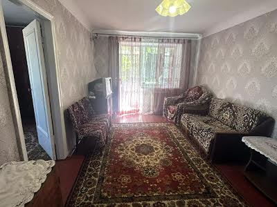 квартира по адресу Строителей ул., 27