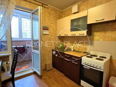 квартира за адресою Софії Русової вул., 3