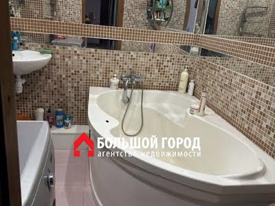 квартира за адресою Чарівна вул., 36