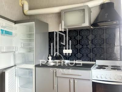 квартира за адресою Анни Ахматової вул., 6