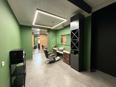 комерційна за адресою Митрополита Антонія Ангеловича вул., 32