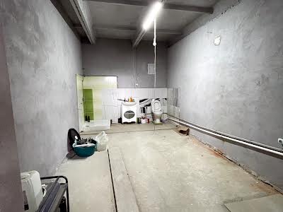 комерційна за адресою Львівська, 1