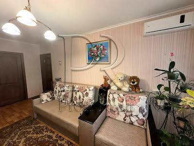 квартира за адресою Миколи Ушакова вул., 14