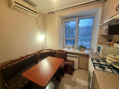 квартира за адресою Почайнинська вул., 35