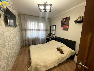 квартира за адресою Євгена Чикаленка вул., 75