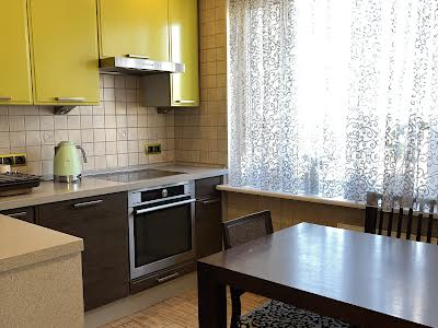 квартира за адресою Композитора Лятошинського вул., 8