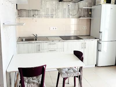 квартира за адресою Сім'ї Кульженків вул. (Петра Дегтяренка), 35