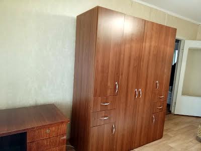 квартира за адресою Анни Ахматової вул., 13-Б