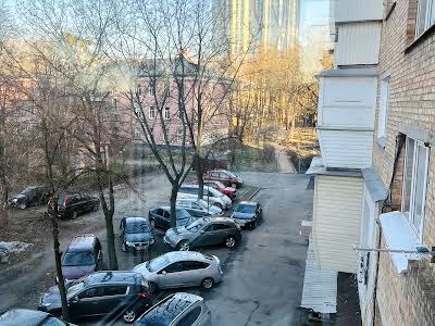 квартира за адресою Авіаконструктора Антонова вул., 2/32