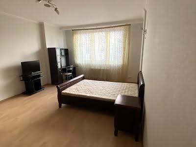 квартира за адресою Раїси Окіпної вул., 8