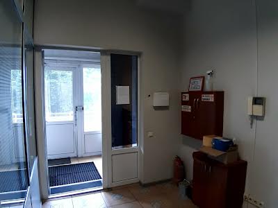 комерційна за адресою Саперно-Слобідська вул., 8