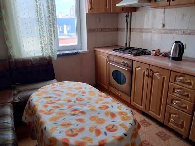 квартира за адресою Каштанова вул., 5