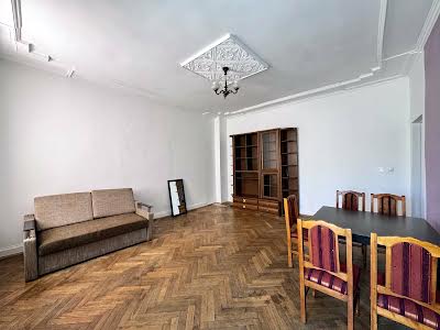 квартира за адресою Підзамче вул., 15