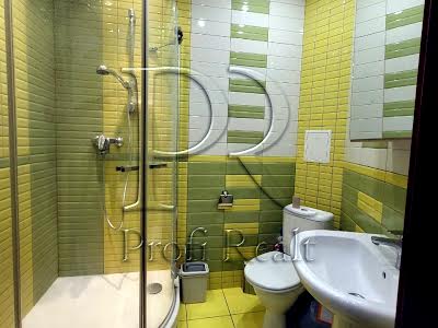 квартира за адресою Анни Ахматової вул., 31