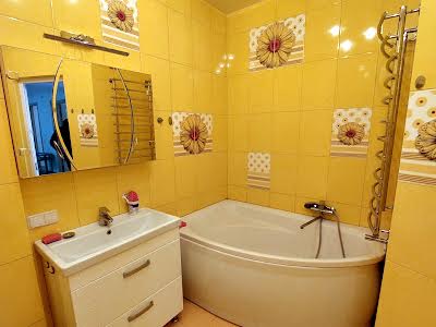квартира за адресою Героїв України, 7