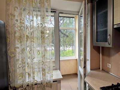 комерційна за адресою Святотроїцька вул., 23