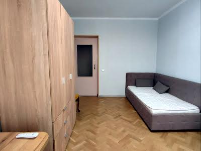 квартира за адресою Раїси Окіпної вул., 1