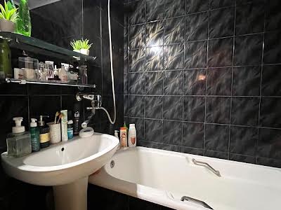 квартира за адресою Чорних Запорожців вул. (Короленка), 50