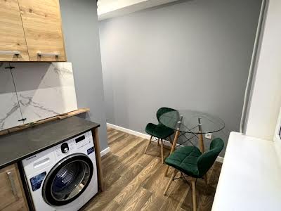 квартира за адресою Космічна вул., 5