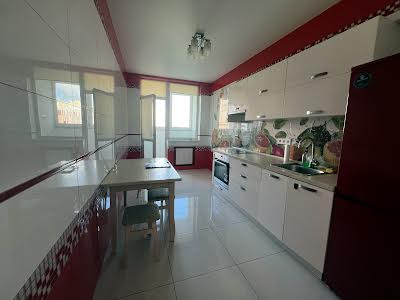 квартира за адресою Драгоманова вул., 2-Б