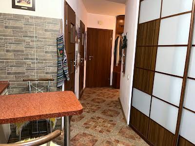 квартира за адресою Автозаводська вул., 7б