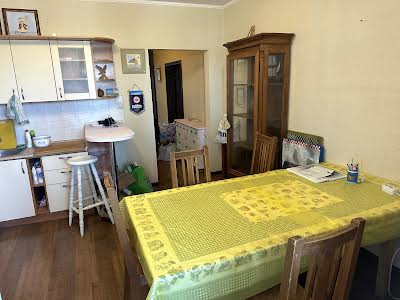 квартира за адресою Саперно-Слобідська вул., 8