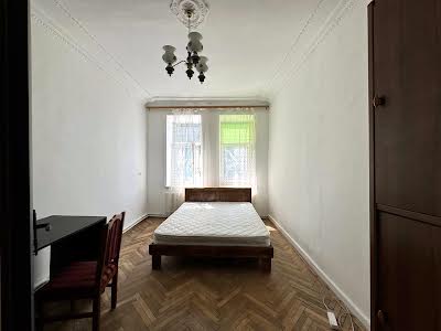 квартира за адресою Підзамче вул., 15