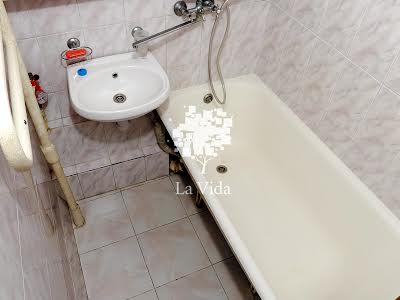 квартира за адресою Празька вул., 25/2