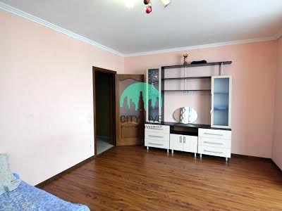 квартира за адресою Хотинська вул., 12